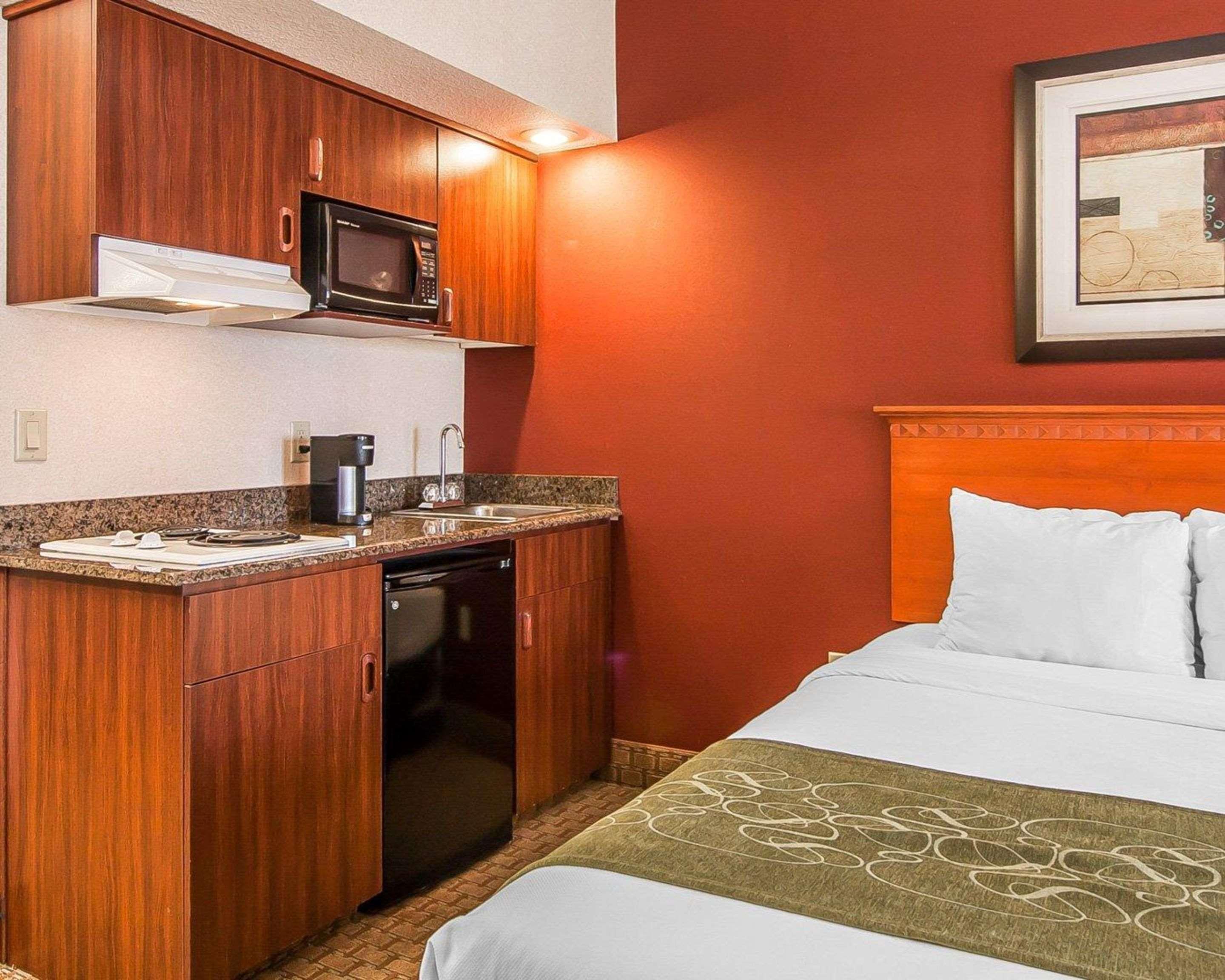 Comfort Suites Redmond Airport Exterior foto