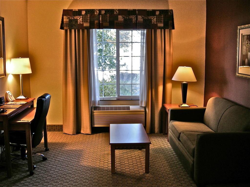 Comfort Suites Redmond Airport Exterior foto