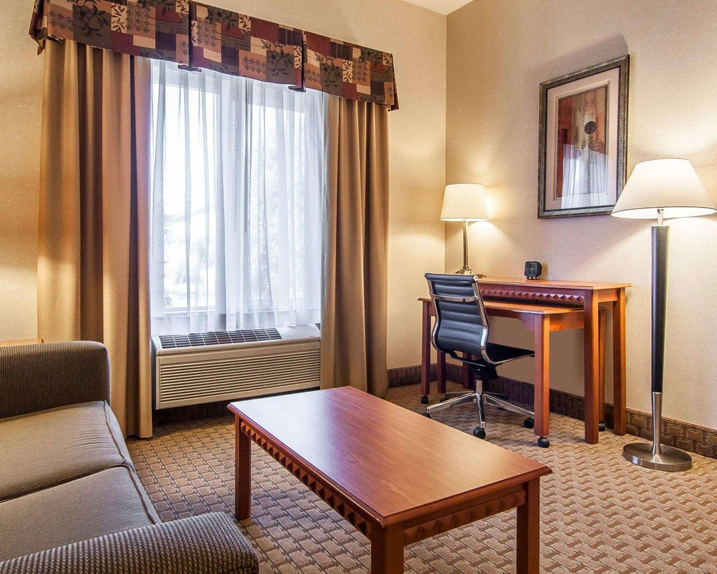 Comfort Suites Redmond Airport Exterior foto